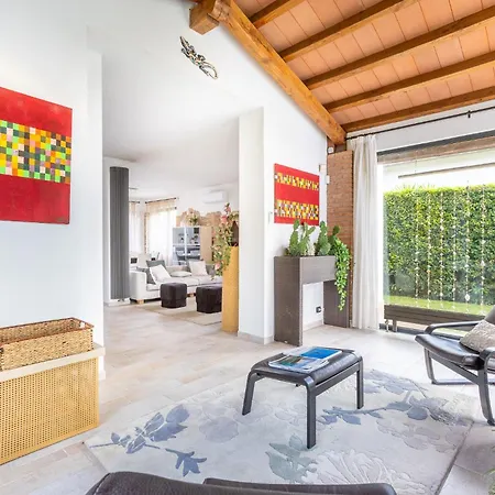 Gatti 马里纳-迪-皮特拉桑塔