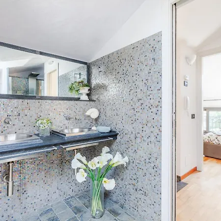 Gatti * 马里纳-迪-皮特拉桑塔