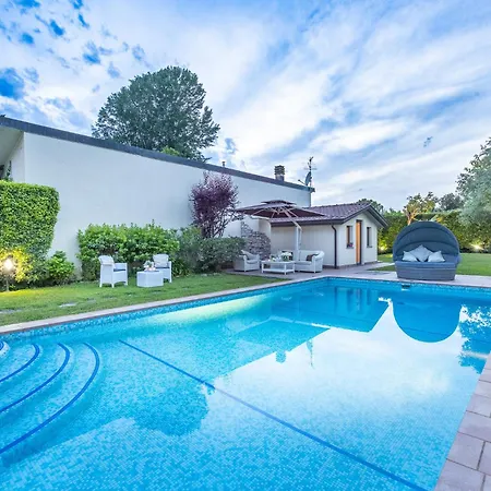 Gatti 别墅 马里纳-迪-皮特拉桑塔