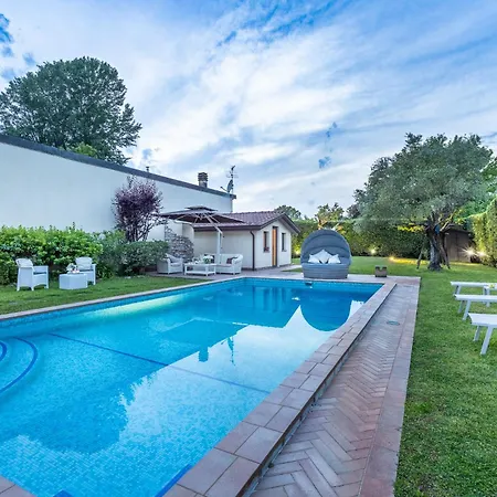 Gatti 马里纳-迪-皮特拉桑塔